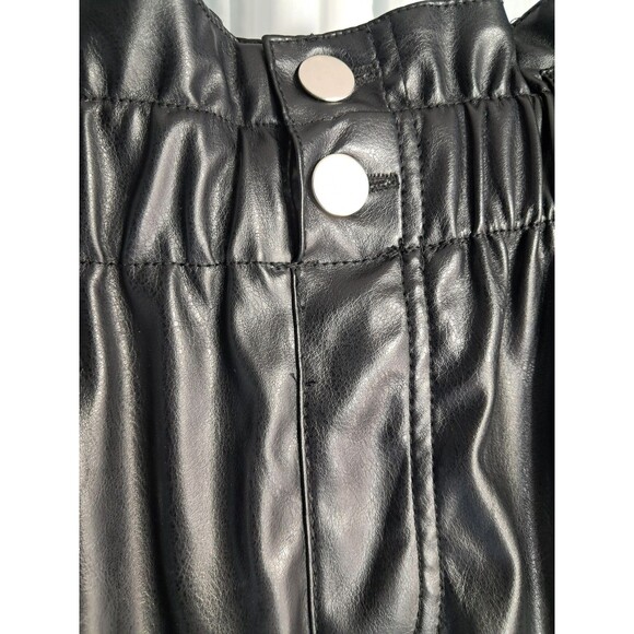 Iris Faux Leather Black Paper Bag Cuffed Short Ruffled Waist  Women’s Size M - Picture 4 of 9